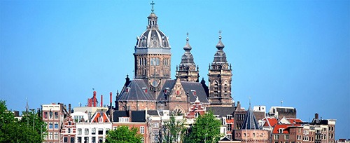 typical for saint nicolas church amsterdam is the octagonal dome and two towers